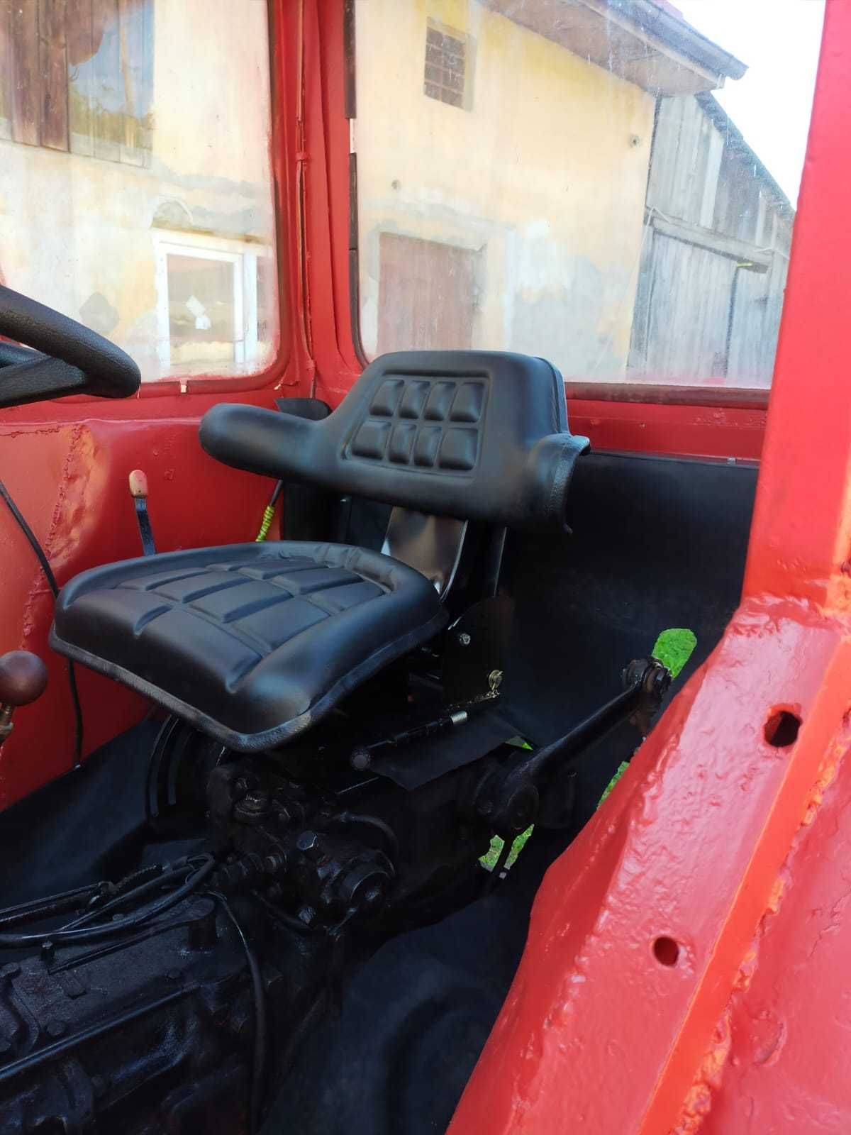 Tractor UTB 445L