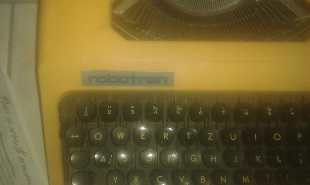masina de scris Robotron Cella