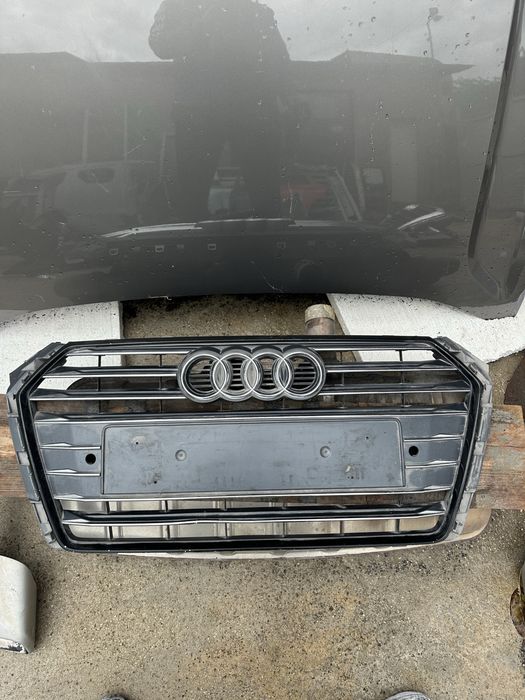 Audi A4 17-19г Предна Решетка ОЕ