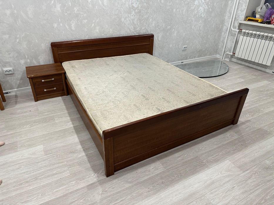 Продам двухспальную кровать