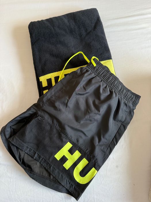 Комплект HUGO плувни шорти + кърпа мъжки + раница