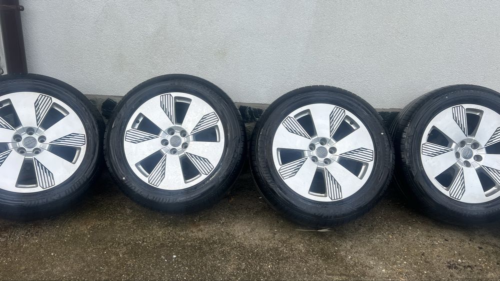 Джанти с гуми оргинални Audi Q7 e-tron