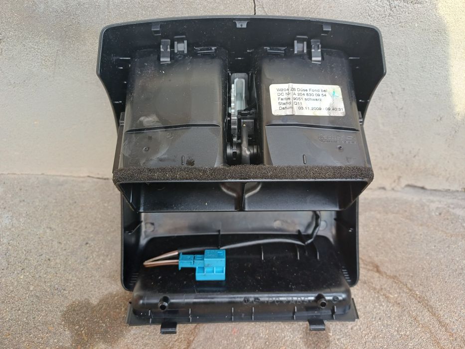 Уплътнение шофьорска врата за w 207 и решетка за парно подлакътник