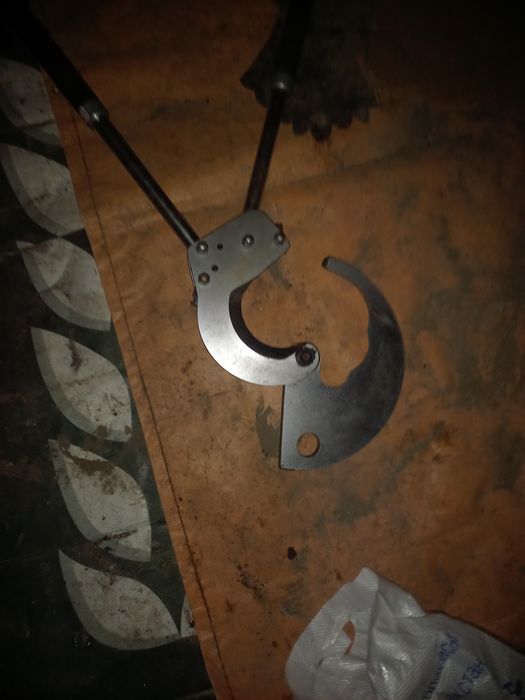 Ножницы для резки Силового кабеля в чемодане с  документами.