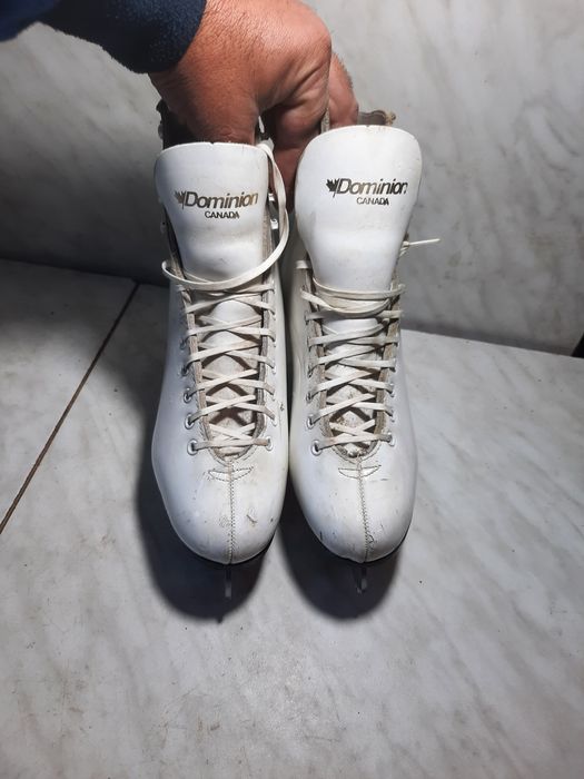 Patine gheata 211 patinaj artistic Dominior piele marime 37 ( 24 cm)