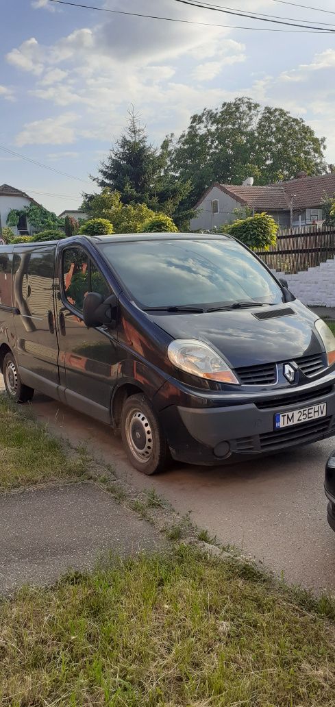 Vând microbuz marfa Renault vivaro î