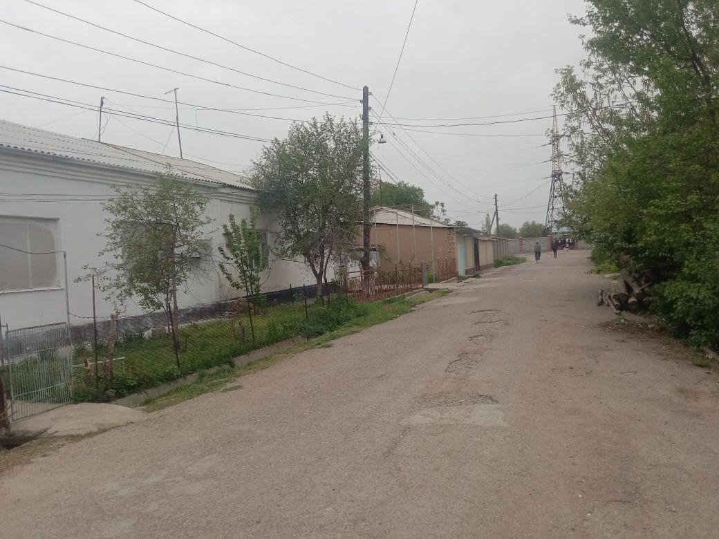 Срочна сотилади 6 хона уй