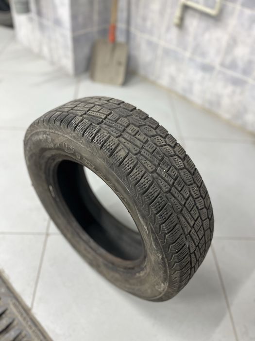 Продам зимнюю резину.
