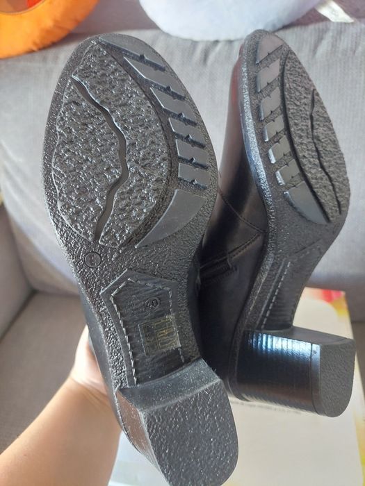 Ghete scurte piele mărimea 40