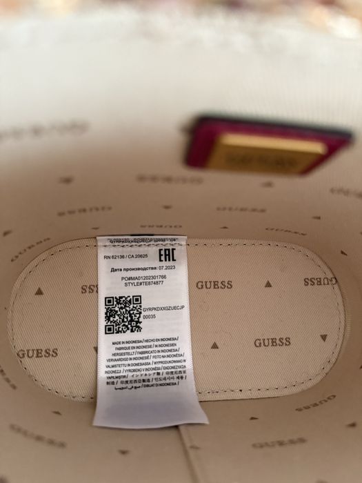 Guess оригинална чанта бижу 149лв НОВА