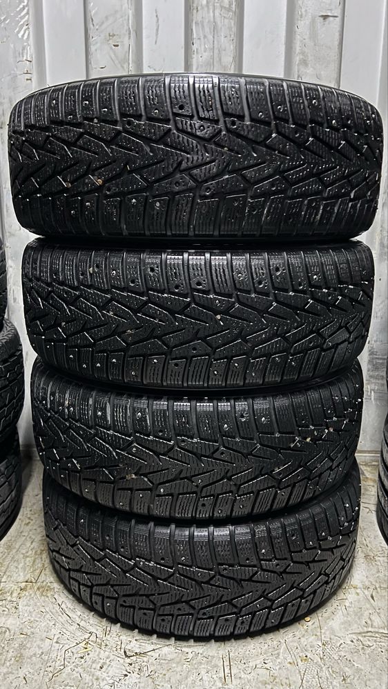 215/65 R16 Комплект зимние шипованные шины Nokian Hakkapeliitta 7