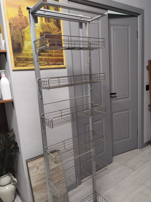 Продам встраиваемую  бутылочную систему в хорошем состоянии.