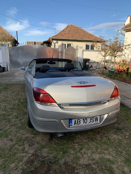 Opel Astra H TwinTop (Decapotabil]
