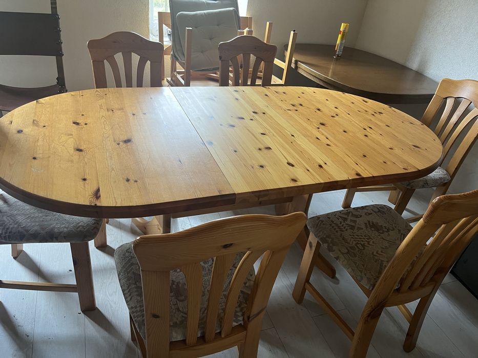 Masa din lemn cu 6 scaune într o stare foarte buna