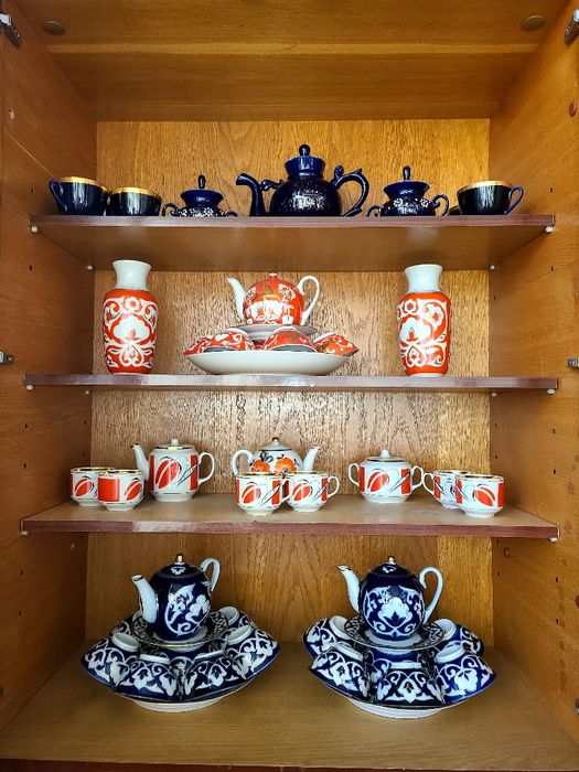 Чиннилар сотилдаи (хрустал ва пахта гулли сераислар)