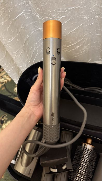 Продается дайсон в темно синем цвете