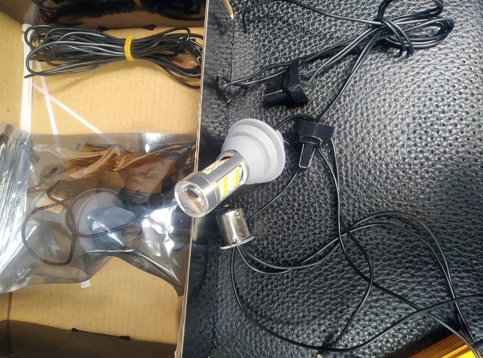 LED Диодни дневни светлини крушки с мигач и габ DRL+Turn Light  2x20W