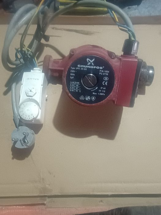 Vând pompa de circulare apă