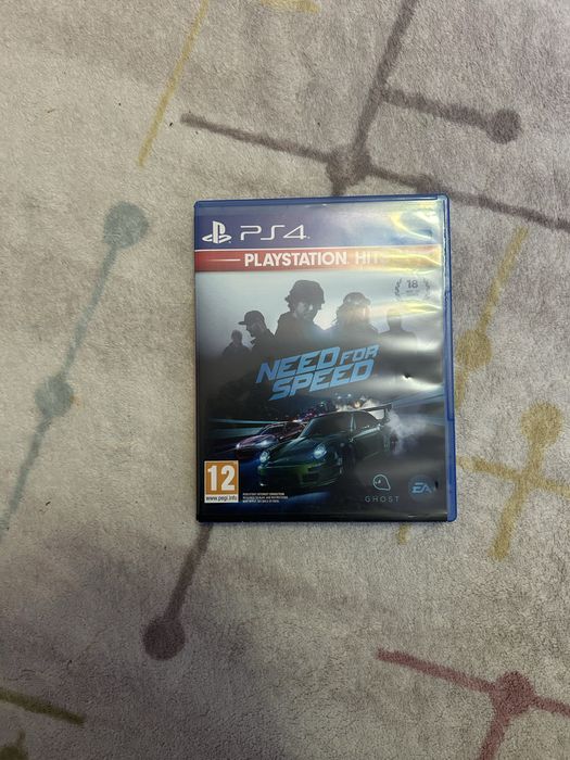 Продавам PS4 slim