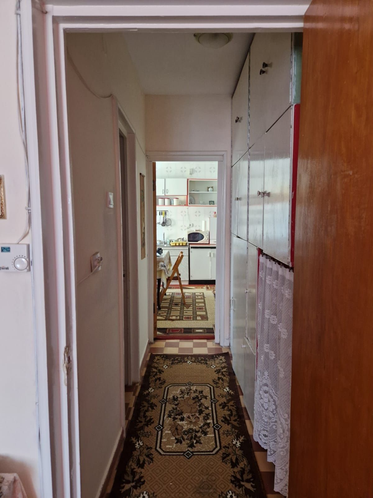 Apartament 3 camere, semidecomamdat, bld Traian, etaj 2 din 10, pf