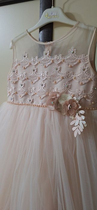 Платье на девочку 6-7 лет.