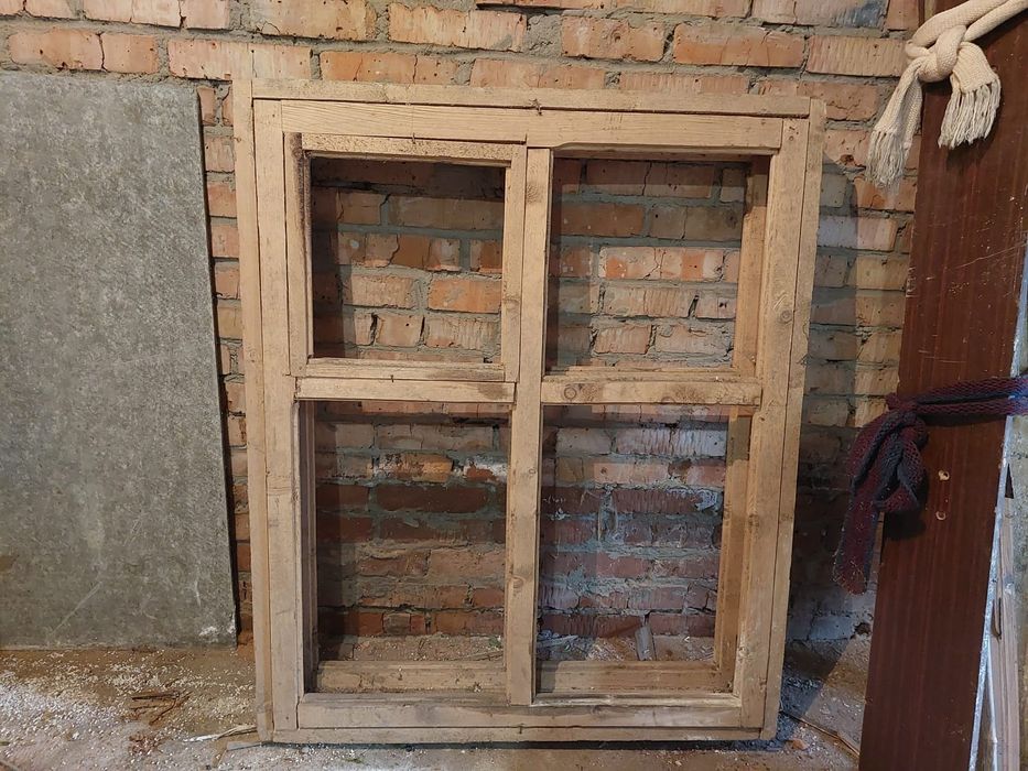 Продам деревянную оконную раму