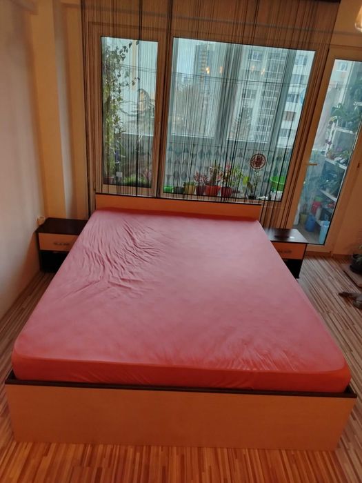 Спалня с 2 нощни шкавчета