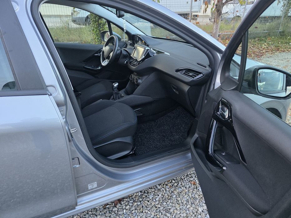Peugeot 208 Motor 1.2 benzină An 10.2019 Km 67321