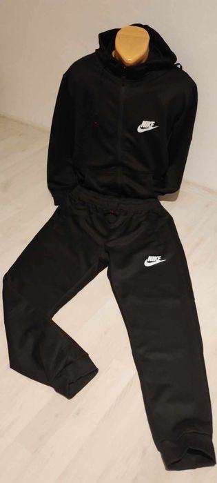 Trening barbati Nike din 3 piese.