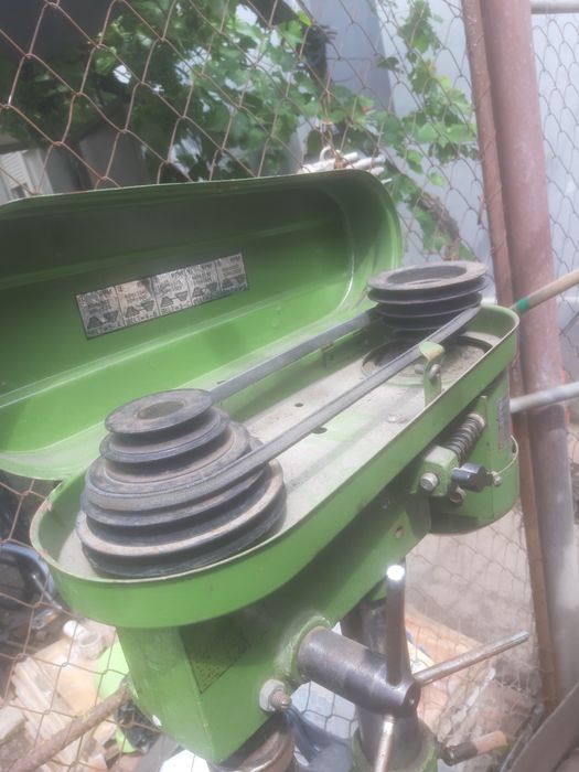 Masina gaurit banc