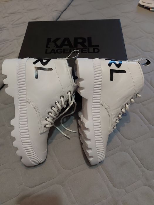 Karl Lagerfeld de dama ,din piele