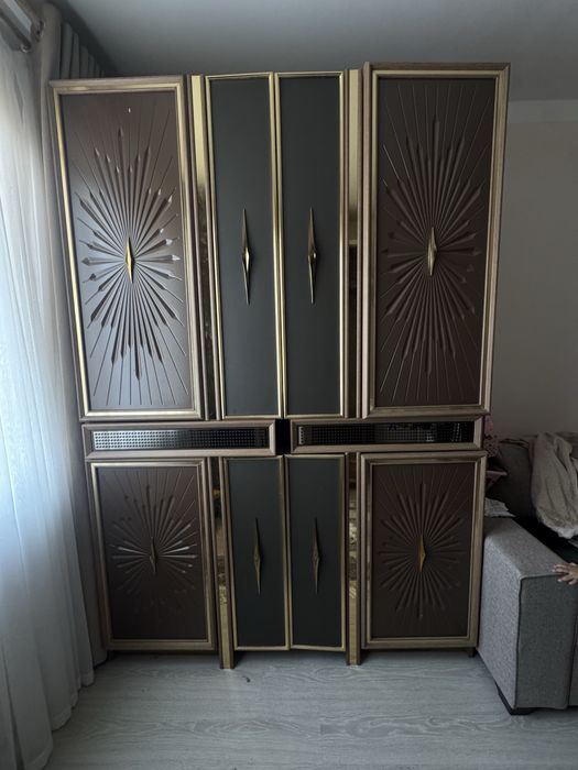 Продам шкафы недорого. Один целый, второй с поломкой