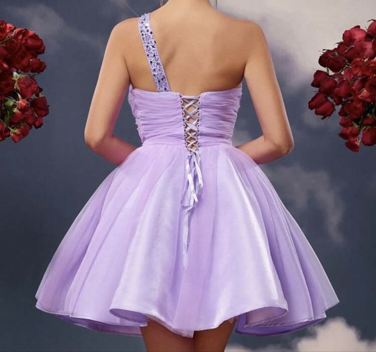 Чисто нова елегантна рокля с пайети