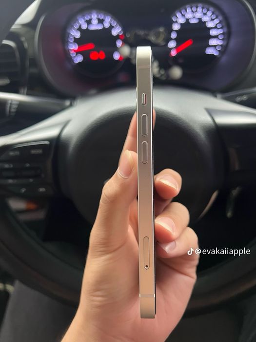 Айфон 13 128гб хорошие состояние радной экран минус нет