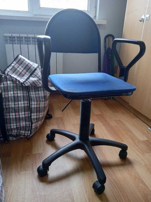 продам стул с колесиками Zeta