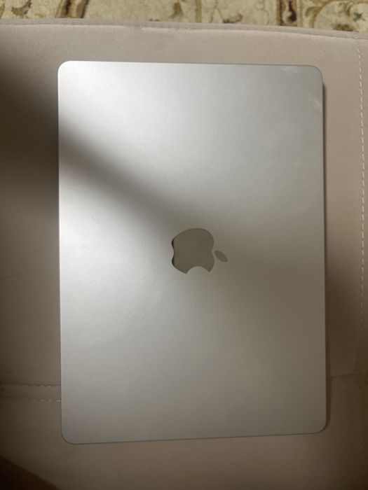 Макбук AIR M2.