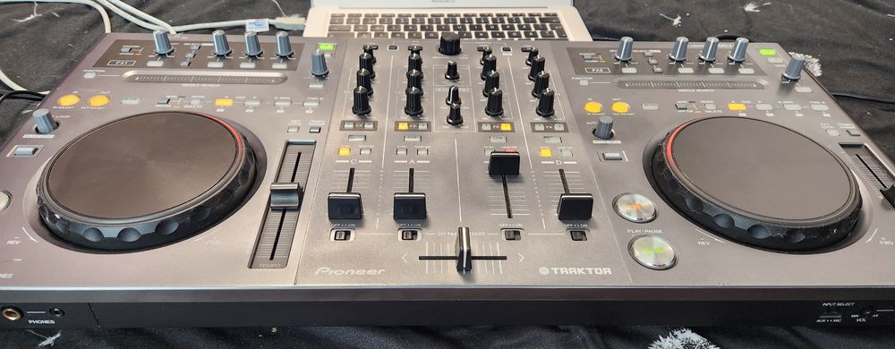 Pioneer ddj t1 consola dj schimb cu shure glxd