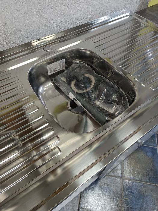 Нов кухненски шкаф с мивка средно корито 120/60 с два плота за кухня