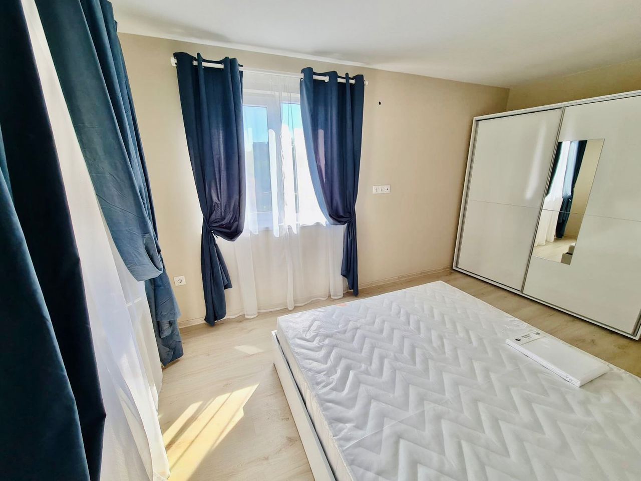 Дава се под наем Двустаен апартамент в Ямбол, Център - 56 кв.м за 306 € - Снимка #12