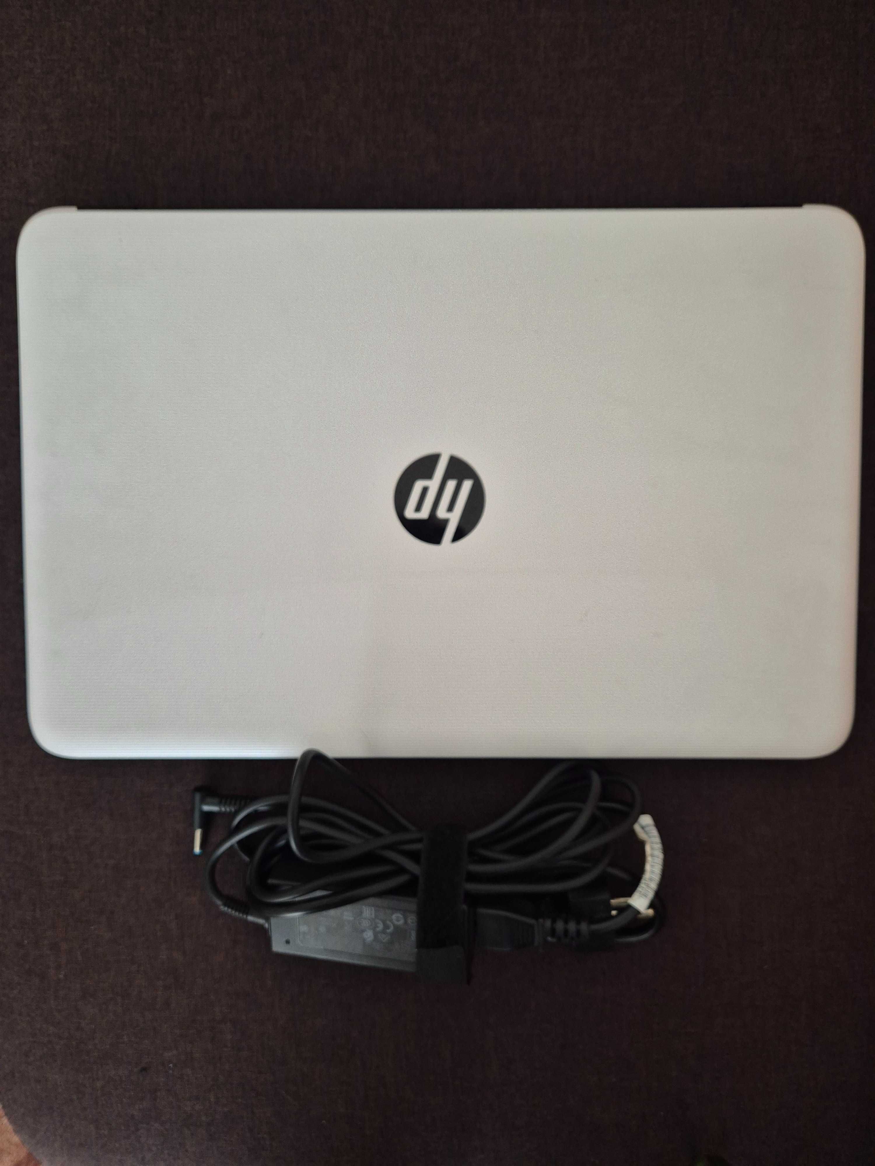 Бял лаптоп HP Tpn c125