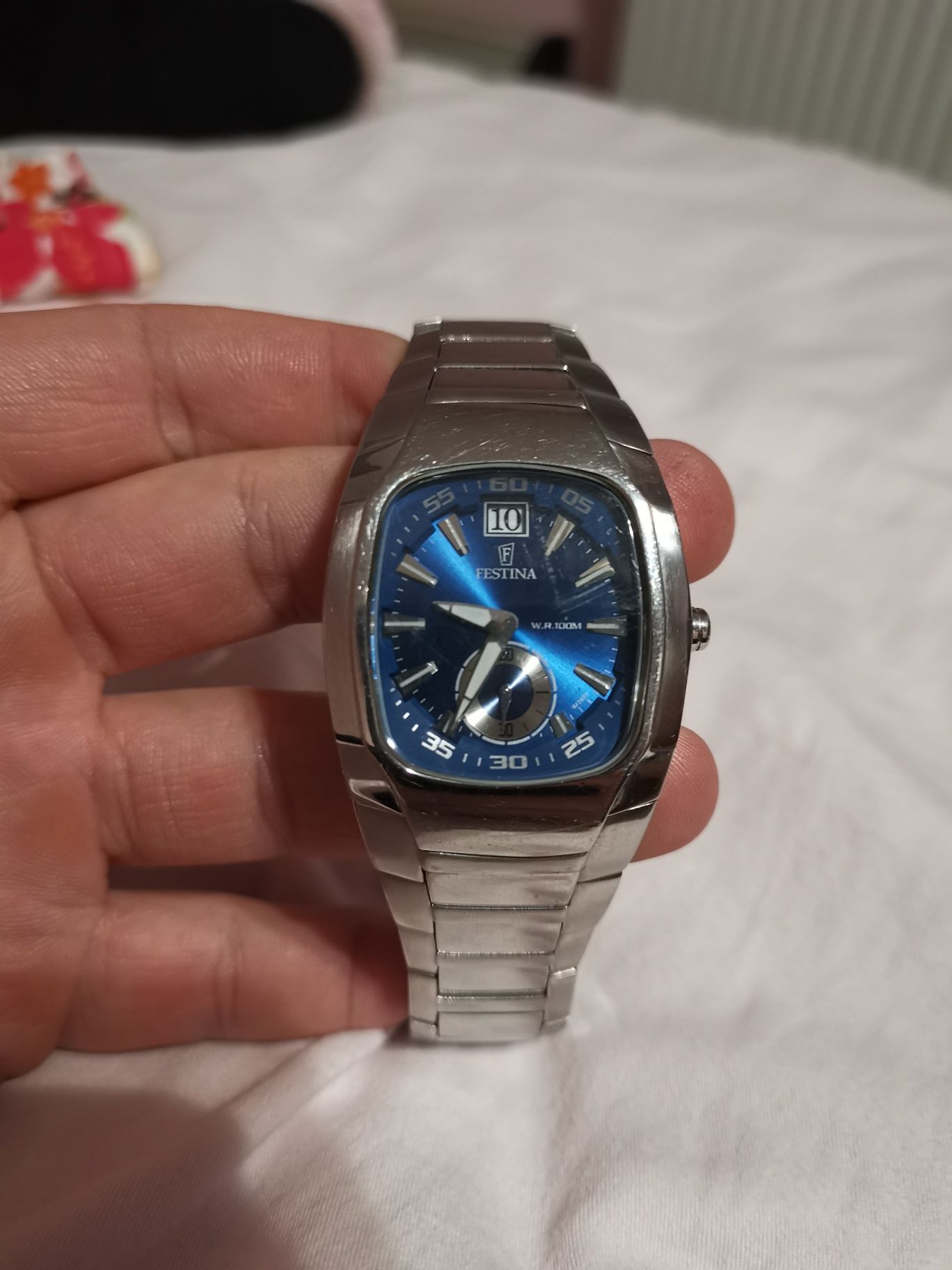 Часовник Festina F