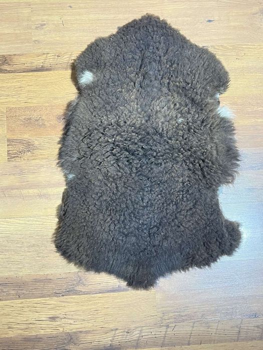 Обработени агнешки кожи