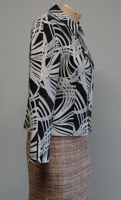 Jacheta alb negru Joseph Ribkoff marimea  12UK