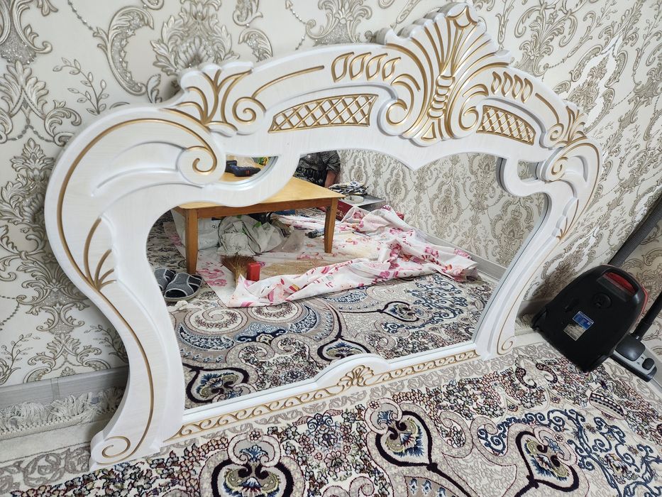 Комодни ойнаси сотилади