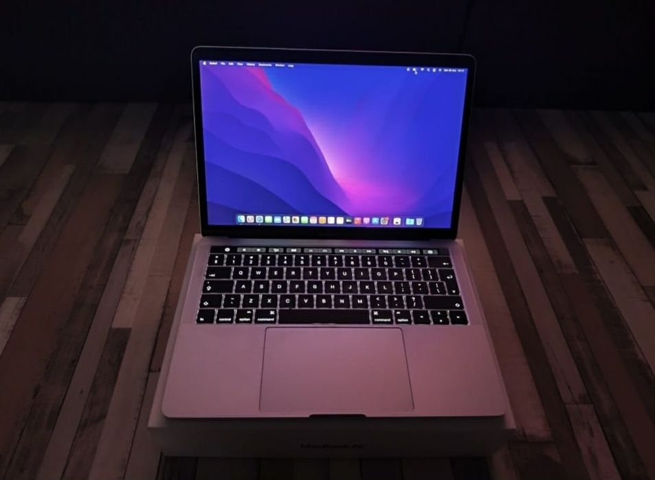 Apple MacBook Pro Retina Touchbar