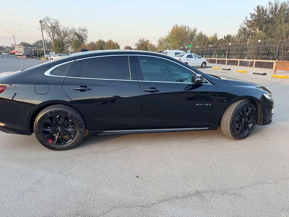 Malibu 2 mator 2.4 yil 2018 yirgani 77.000km karska toza