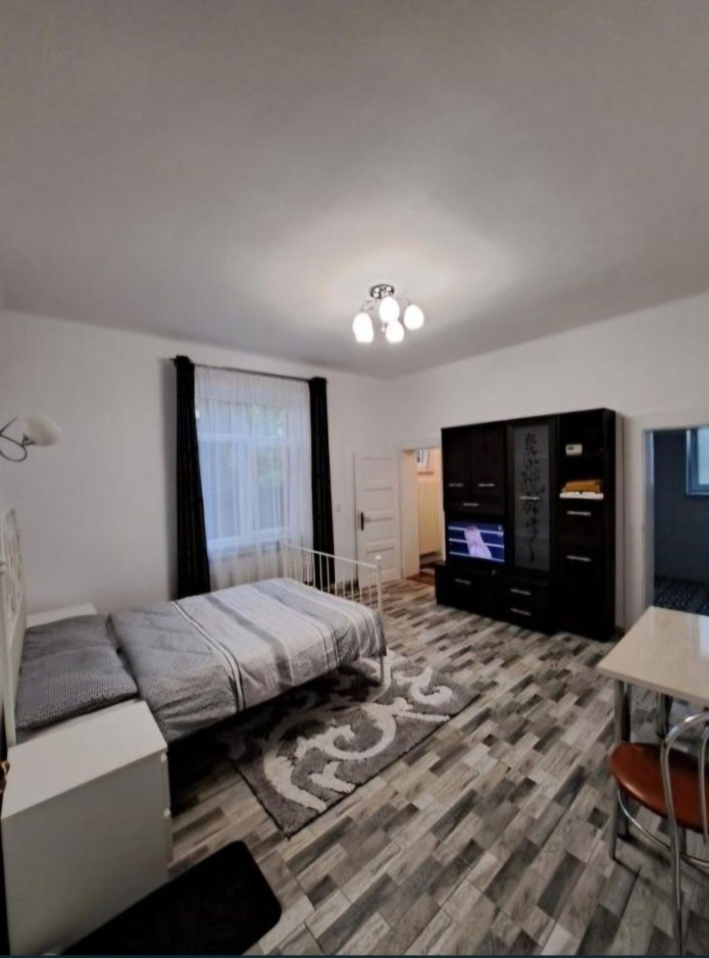 Ofer spre inchiriere apartament tip studio - zona Ceasu' Rău 
Apar