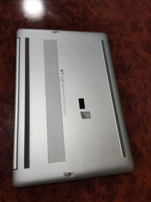 HP Core(TM) i3-1215U