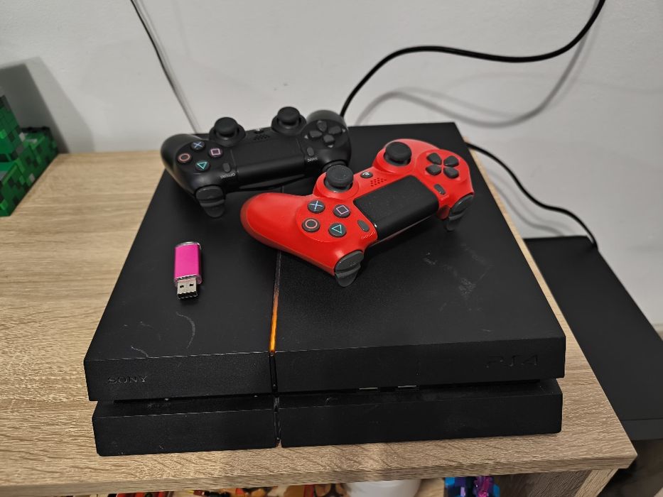 Vând consola PS4 phat modata firmware 9.0