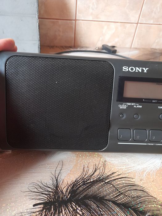 Vind radio portabil și la curent Sony icf-m750L